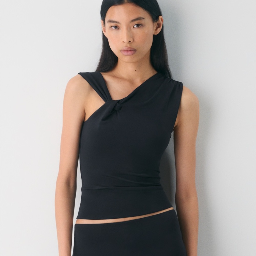 Aritzia contour enchant top